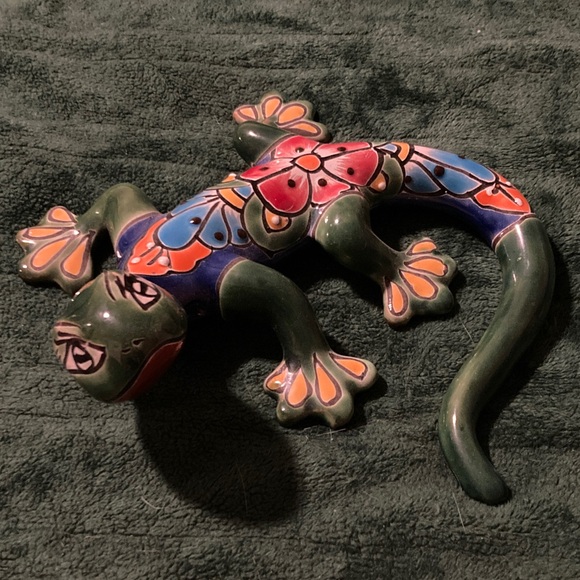 Vibrant Ceramic Gecko Reptile Decor - Picture 4 of 6